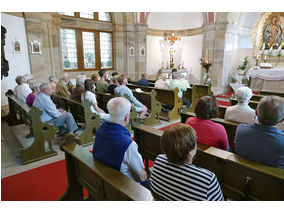 Feier des Mährisch-Neustädter Wachsstockfestes an der Weingartenkapelle (Foto: Karl-Franz Thiede)